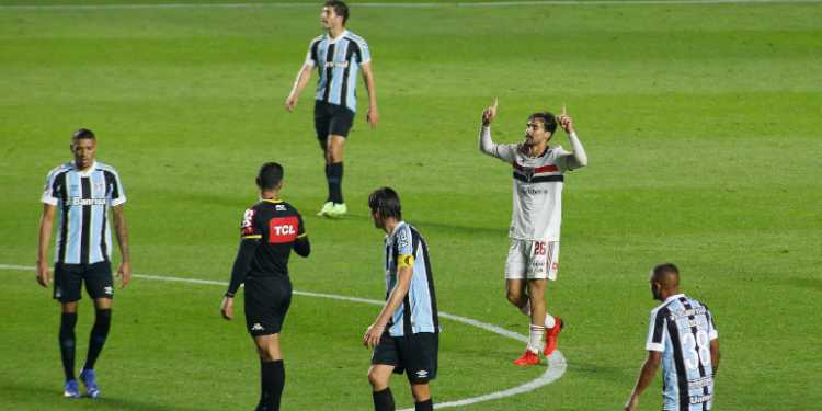 Grêmio, São Paulo, Santos e outros clubes ainda seguem em risco de rebaixamento (Crédito: Getty Images)