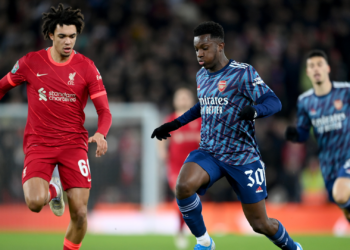 Com um a menos, Arsenal empata com Liverpool na Copa da Liga (Crédito: Getty Images)