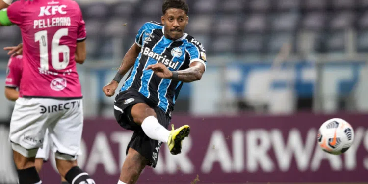 Jean Pyerre está de saída do Grêmio, mas ainda não sabe se irá jogar no Athletico-PR (Crédito: GettyImages)