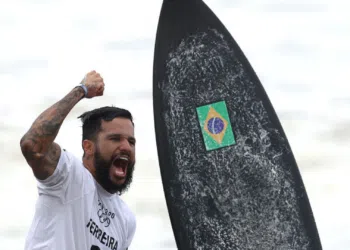 Ítalo Ferreira vence em Pipeline (Crédito: GettyImages)