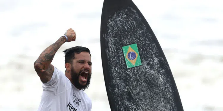 Ítalo Ferreira vence em Pipeline (Crédito: GettyImages)