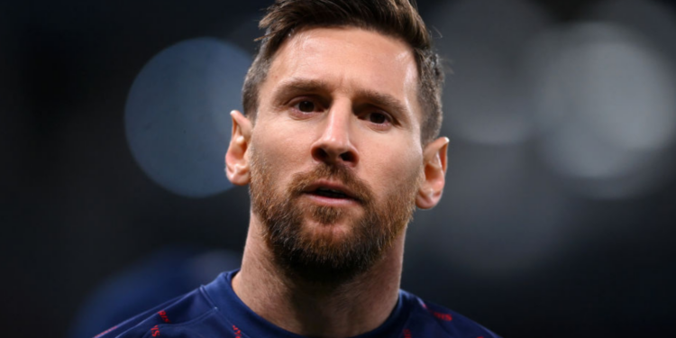 Messi está há mais de um mês sem atuar uma partida de futebol pelo PSG (Crédito: GettyImages)