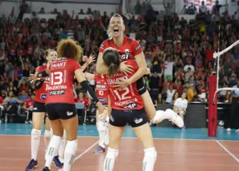 Jogadoras do Sesi-SP comemorando na Copa do Brasil de vôlei (Crédito: Sesi-SP/Flickr)