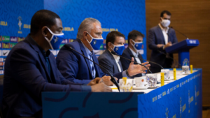 Tite, treinador da Seleção Brasileira na coletiva onde justifica a ausência de Renan Lodi (Crédito: Lucas Figueiredo/CBF/Flickr)