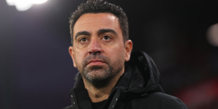Xavi abriu o jogo sobre enfrentar o Real Madrid de Vinicius Jr em seu primeiro clássico pelo Barcelona (Crédito: GettyImages)