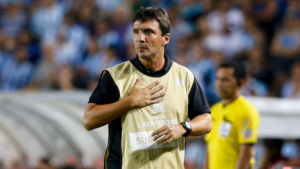 Zé Ricardo tomou decisão importante sobre um medalhão do seu elenco e dará nova chances no Vasco (Crédito: GettyImages)