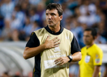 Zé Ricardo tomou decisão importante sobre um medalhão do seu elenco e dará nova chances no Vasco (Crédito: GettyImages)