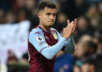 Após atuação de gala, Coutinho recebe elogios de Gerrard (Crédito: Getty Images)