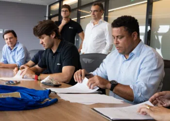 Ronaldo Fenômeno lança desafio para torcida do Cruzeiro alcançar a do Atlético-MG em número de sócios (Crédito: XP / Flickr Cruzeiro)