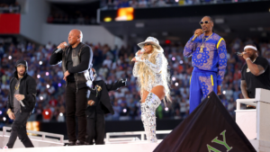 Eminem, Dr. Dre, Mary J Blige e Snoop Dogg se apresentam no halftime show (Crédito: Getty Images)
