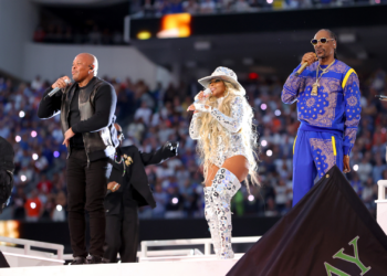 Eminem, Dr. Dre, Mary J Blige e Snoop Dogg se apresentam no halftime show (Crédito: Getty Images)