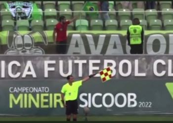 Torcedor assistia ao clássico mineiro, que terminou em 2 a 0 para o Galo (Crédito: Reprodução)