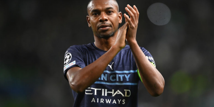 Fernandinho ainda não sabe se vai jogar no Manchester City ou no Athletico-PR (Crédito: GettyImages)