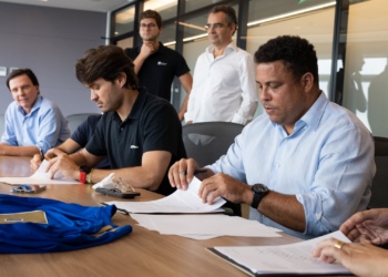 Ronaldo Fenômeno quebrou o silêncio sobre o imbróglio da venda da SAF do Cruzeiro (Crédito: XP / Flickr Cruzeiro)