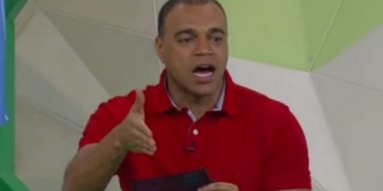Denílson comenta no programa "Jogo Aberto", na Band (Crédito: Transmissão Band)