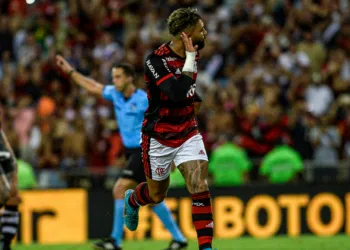 Gabigol fez o seu tradicional gesto na vitória do Flamengo sobre o Vasco e gerou polêmica (Crédito: Marcelo Cortes/Flamengo)