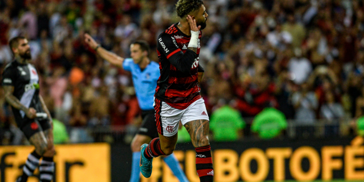 Gabigol fez o seu tradicional gesto na vitória do Flamengo sobre o Vasco e gerou polêmica (Crédito: Marcelo Cortes/Flamengo)