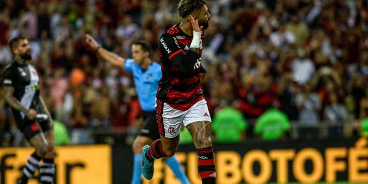 Gabigol fez o seu tradicional gesto na vitória do Flamengo sobre o Vasco e gerou polêmica (Crédito: Marcelo Cortes/Flamengo)