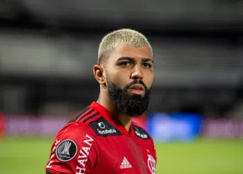 Gabigol surpreende e posa ao lado de Rafaella, irmã de Neymar (Crédito: Alexandre Vidal / Flamengo / Flickr)
