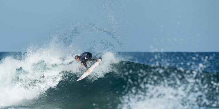 Mundial de Surfe segue na ativa (Crédito: GettyImages)