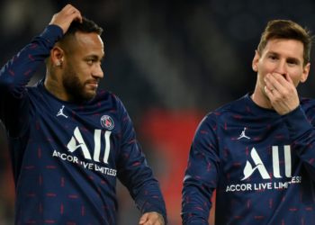 Neymar e Messi não deverão ter um dos seus principais parceiros de ataque para a próxima temporada no PSG (Crédito: GettyImages)