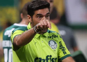 Abel Ferreira foi questionado novamente sobre o seu futuro no Palmeiras e fez mistério (Crédito: Cesar Greco / Palmeiras)