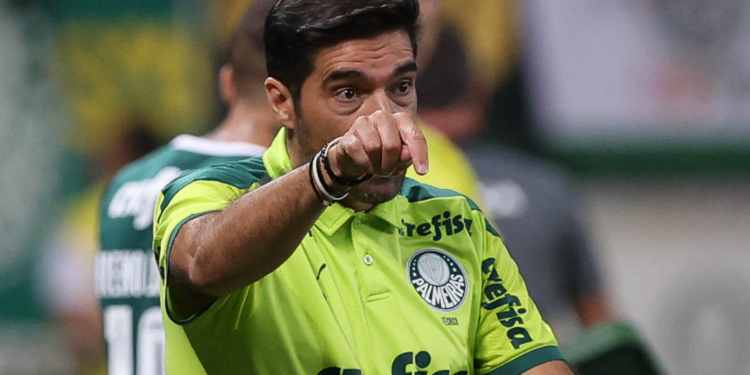 Abel Ferreira foi questionado novamente sobre o seu futuro no Palmeiras e fez mistério (Crédito: Cesar Greco / Palmeiras)