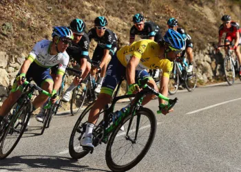Paris-Nice durante a disputa da competição (Crédito: GettyImages)