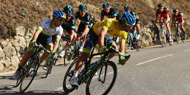 Paris-Nice durante a disputa da competição (Crédito: GettyImages)