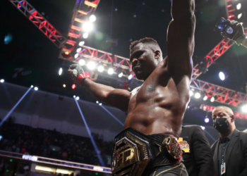 Dana White ainda não definiu o que vai fazer com o cinturão dos pesos-pesados do UFC após lesão de Ngannou (Crédito: GettyImages)