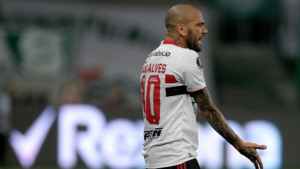 Daniel Alves atuando pelo São Paulo (Crédito: Staff Images/CONMEBOL)
