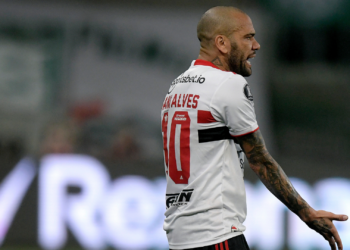 Daniel Alves atuando pelo São Paulo (Crédito: Staff Images/CONMEBOL)