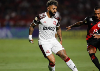 Flamengo e Atlético-Go em campo pelo Brasileirão (Crédito: Gilvan de Souza/Flamengo/Flickr)
