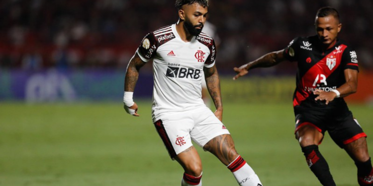 Flamengo e Atlético-Go em campo pelo Brasileirão (Crédito: Gilvan de Souza/Flamengo/Flickr)