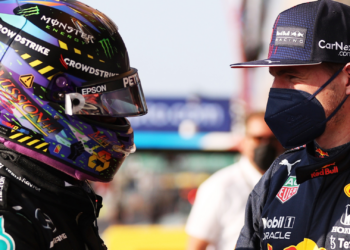 Lewis Hamilton pode adquirir o Chelsea mesmo com provocações de Verstappen (Crédito: GettyImages)