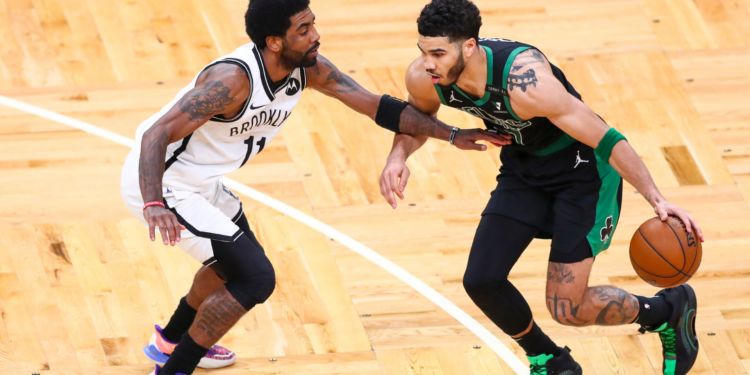 Kyrie Irving e Jayson Tatum (E/D) (Crédito: Getty Images)