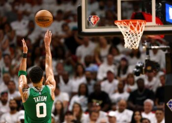Jayson Tatum comanda Celtics ofensivamente em vitória sobre o Heat (Crédito: Crédito: Getty Images)