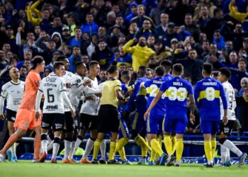 Corinthians x Boca Juniors em campo pela Libertadores (Crédito: GettyImages)
