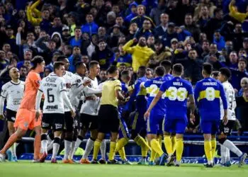 Corinthians x Boca Juniors em campo pela Libertadores (Crédito: GettyImages)