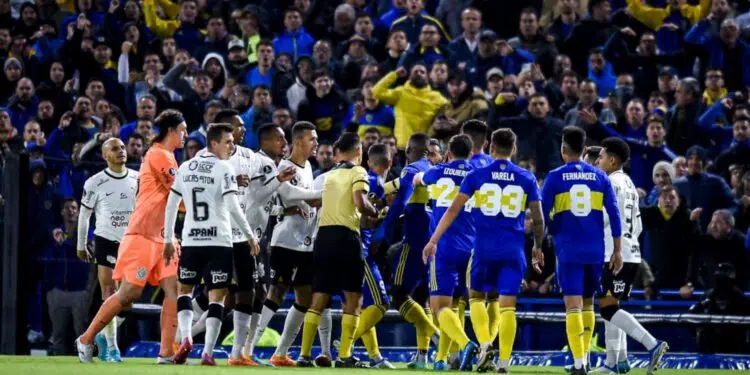 Corinthians x Boca Juniors em campo pela Libertadores (Crédito: GettyImages)