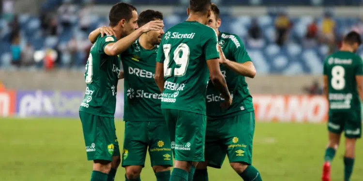 O Cuiabá tem uma decisão contra o Racing na Copa Sul-Americana (Crédito: AssCom Dourado / Cuiabá Flickr)