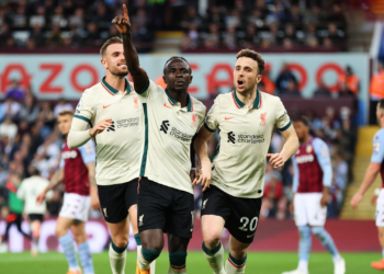 Liverpool vence o Aston Villa e segue vivo na briga pelo título inglês (Crédito: Getty Images)