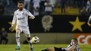 Léo Baptistão desabafou sobre o Santos e a arbitragem contra o Ceará (Crédito: GettyImages)