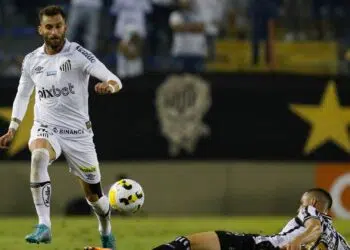 Léo Baptistão desabafou sobre o Santos e a arbitragem contra o Ceará (Crédito: GettyImages)