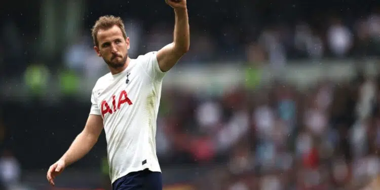 Jogador do Tottenham, Harry Kane comemorando (Crédito: GettyImages)