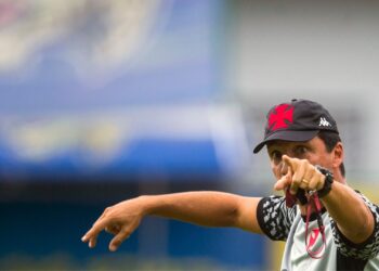 Zé Ricardo não ficou muito contente com o placar final de Vasco e Guarani (Crédito: Daniel Ramalho/CRVG)