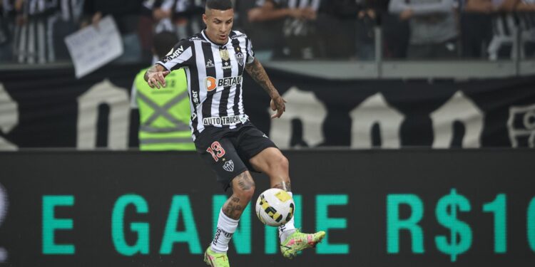 Guilherme Arana projetou partida contra o Emelec (Crédito: Crédito: Flickr - Pedro Souza/Atlético)