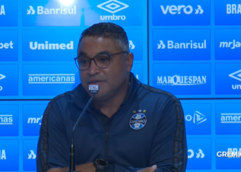 Roger Machado admite ‘tranquilidade’ após vitória do Grêmio (Crédito: Transmissão/ Grêmio TV)