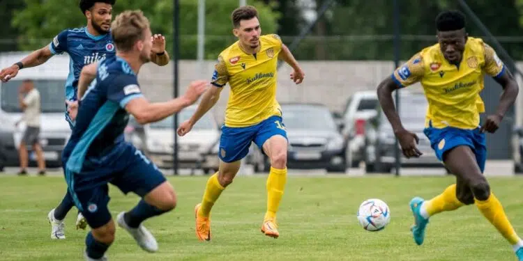 Zagueiro brasileiro vive expectativa de estreia na Conference League (Crédito: Divulgação/ FC DAC)