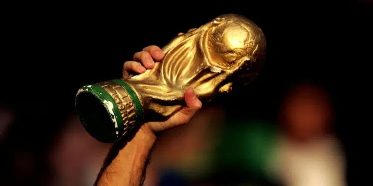 Troféu da Copa do Mundo (Crédito: GettyImages)